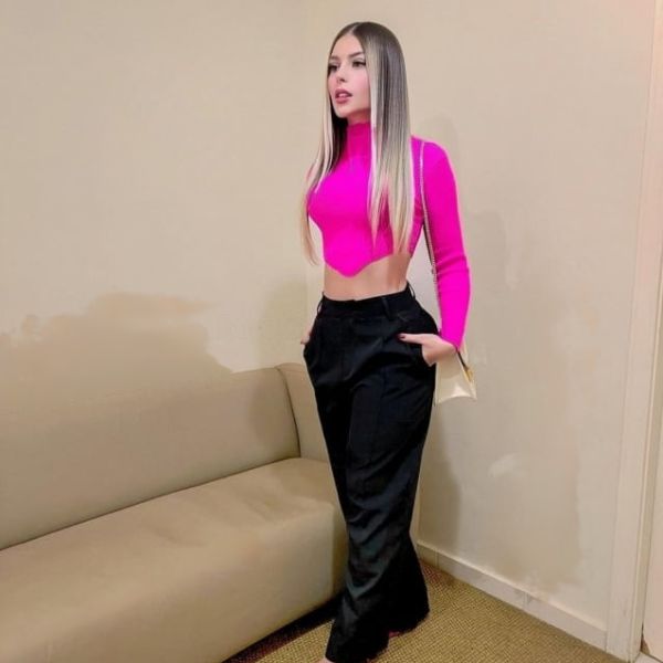 Hola soy dannae una joven escort vip en cdmx para acompañarte en tus más locas fantasias busco hacerle compañía a caballeros solventes y educados me gusta que me traten como una dama en la publico pero como.una perra en tu cama búscame vamos a divertirnos