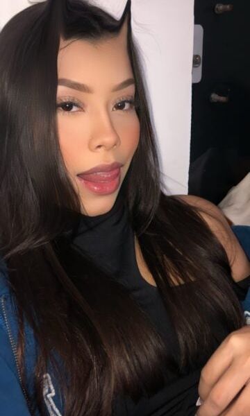 Olá, meus amores. Estou em curta temporada na cidade, tenho 20 anos, sou uma acompanhante sexy, gata de rosto e de corpo, vem comprovar. Sou essa linda companhia, pronta para você, que faz o estilo namoradinha de aluguel, bem carinhosa, porém sabe ser safadinha, com oral molhado e guloso. Atendo em motéis, hotéis e tenho local também, quarto normal e com suíte, se desejar sair da rotina, sou uma ótima escolha, me chame no WhatsApp e marque seu horário, te espero, beijos.Horário de atendimento: Das 12:00 às 01:00 horasCachê: R$ 450,00.
